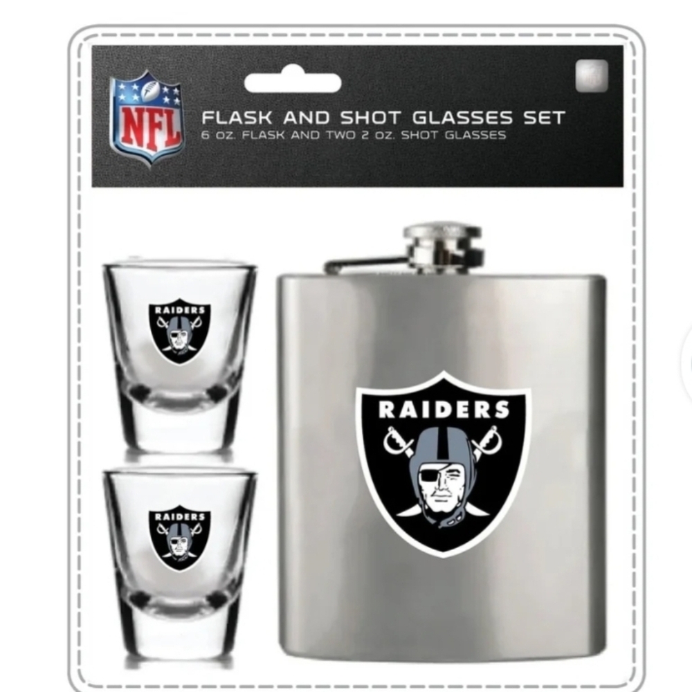Las Vegas Raiders Flask and Shot Glass Set